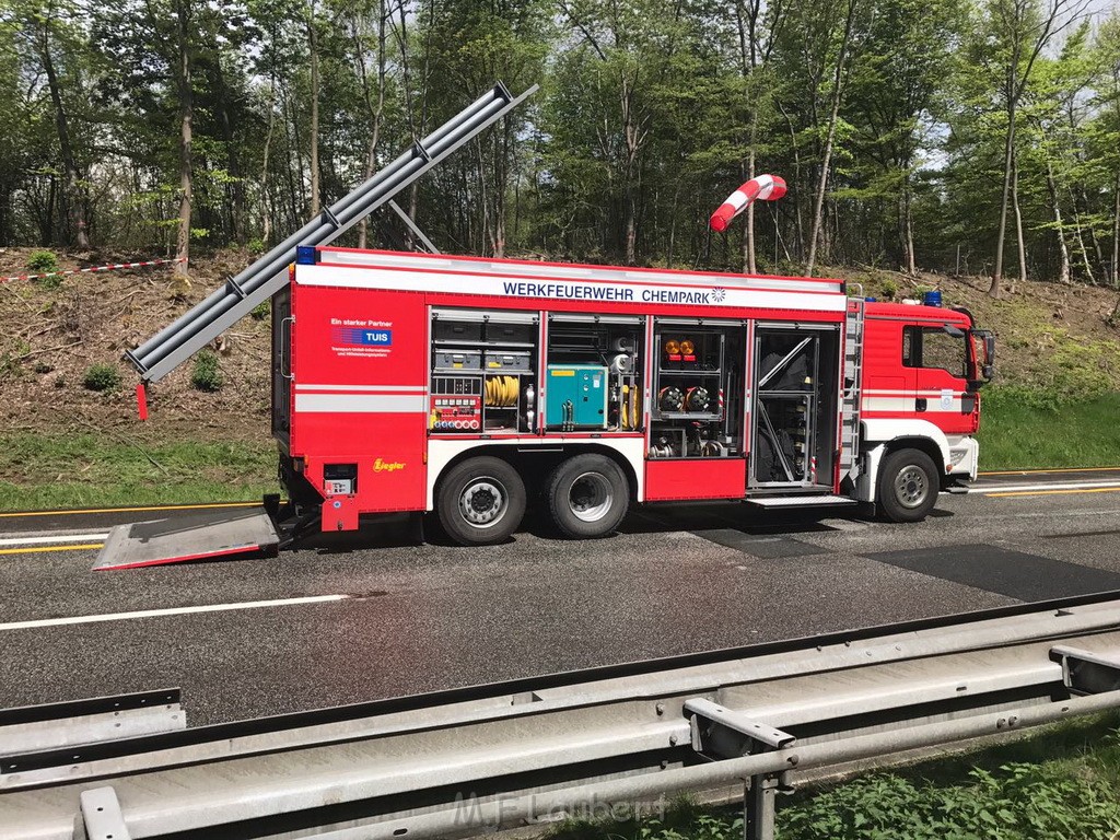 VU Gefahrgut LKW umgestuerzt A 4 Rich Koeln Hoehe AS Gummersbach P003.jpg